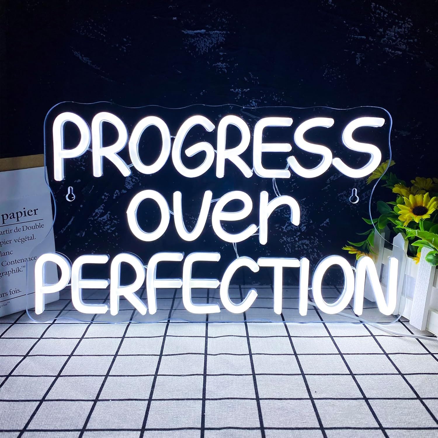 Home Gym Neon Sign - Progress Over Perfection LED-Neonschild Weiß Inspirierend